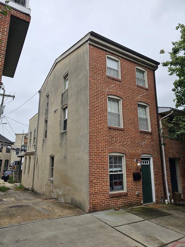 Building Photo - 2313 Foster Ave Rental