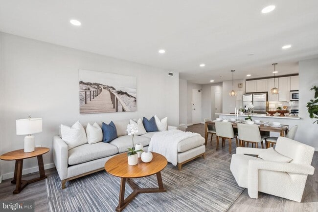 Building Photo - 135 S 19th St Unit 1611-12