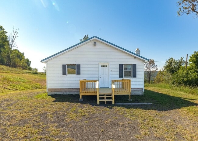 Building Photo - 20 Mutton Hill Rd Rental