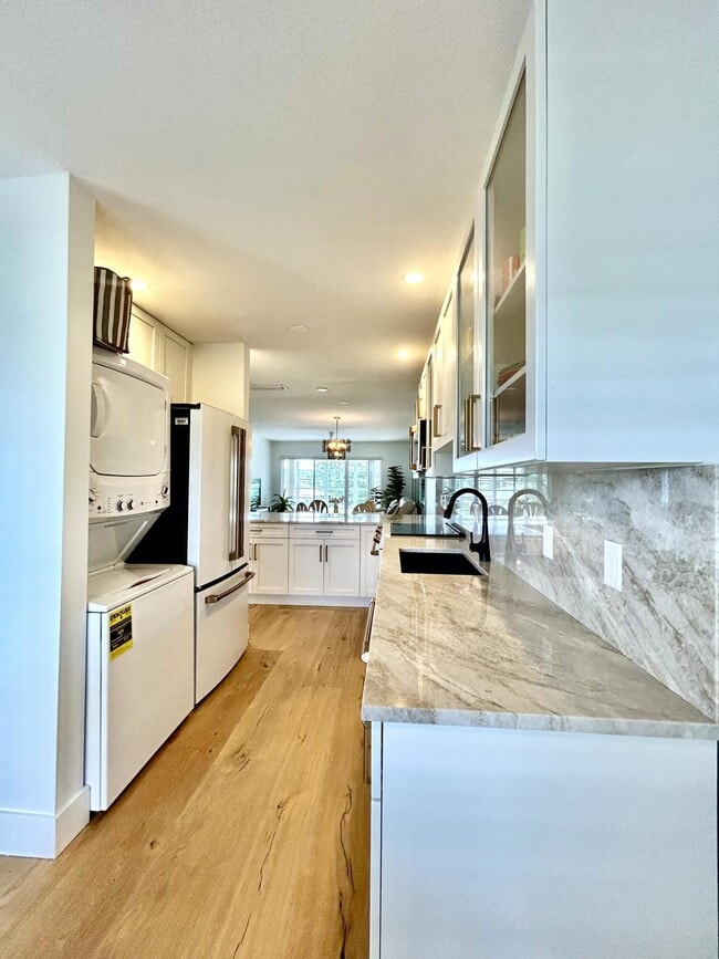 Building Photo - 1030 Silk Oak Terrace Unit 203