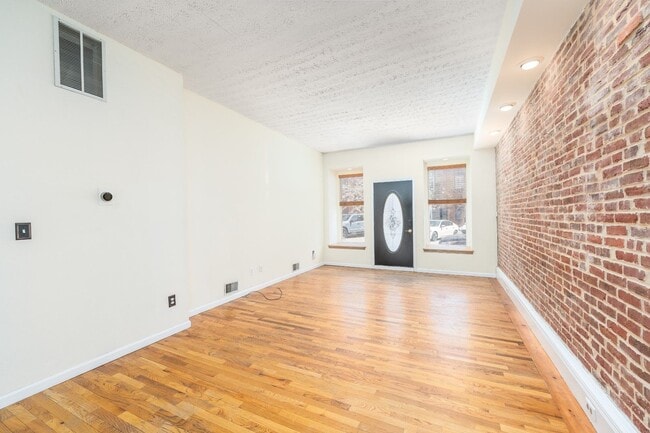 Photo - 1202 S Clinton St