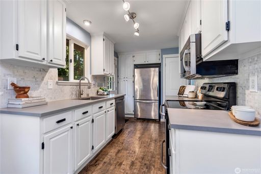 Photo - 19011 Grannis Rd