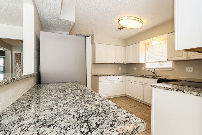24106 Creekview Dr