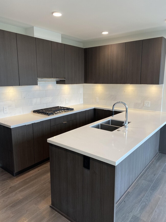 Photo - 530 Whiting Way