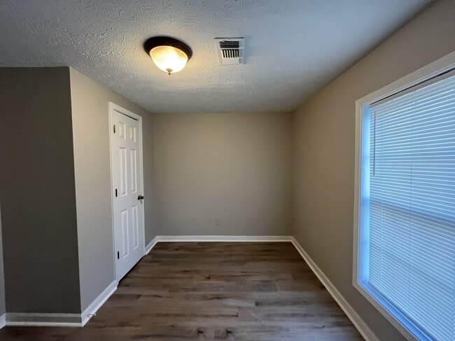 Photo - 604 N McLemore Ave