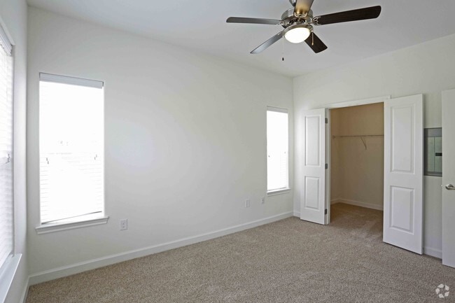 1BR,1BA W/DEN - 828SF - BEDROOM
