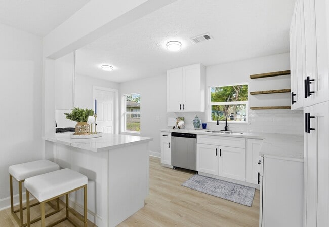 Photo - 3411 Wentworth St