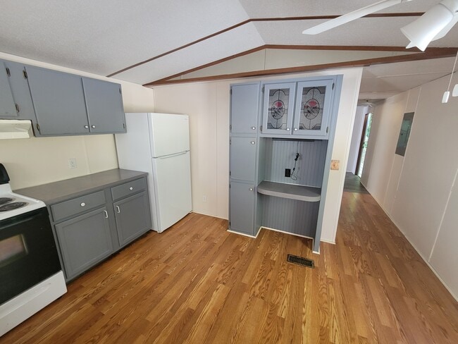 Photo - 160 Headman Ln