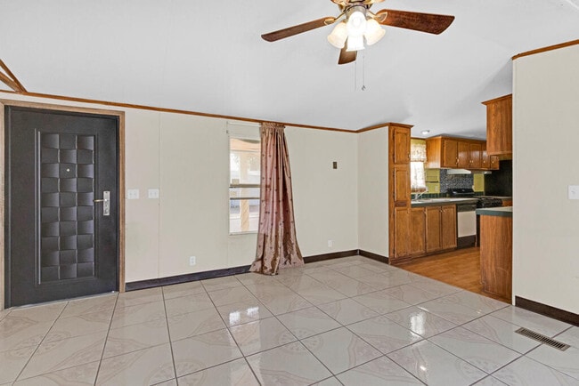 Photo - 9849 Alameda Ave