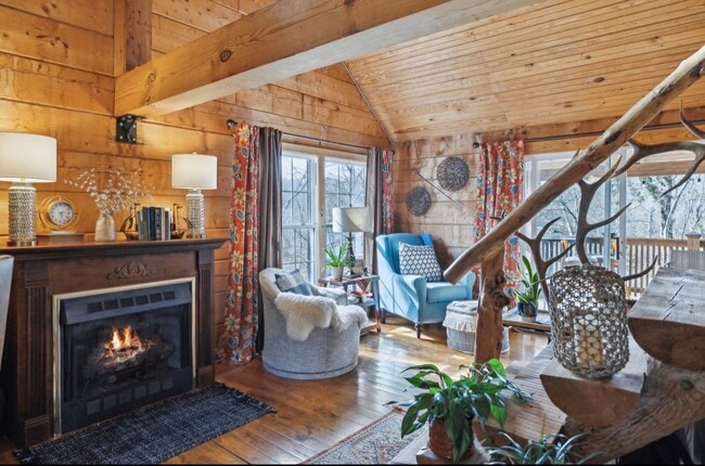 6823 Piney River Road