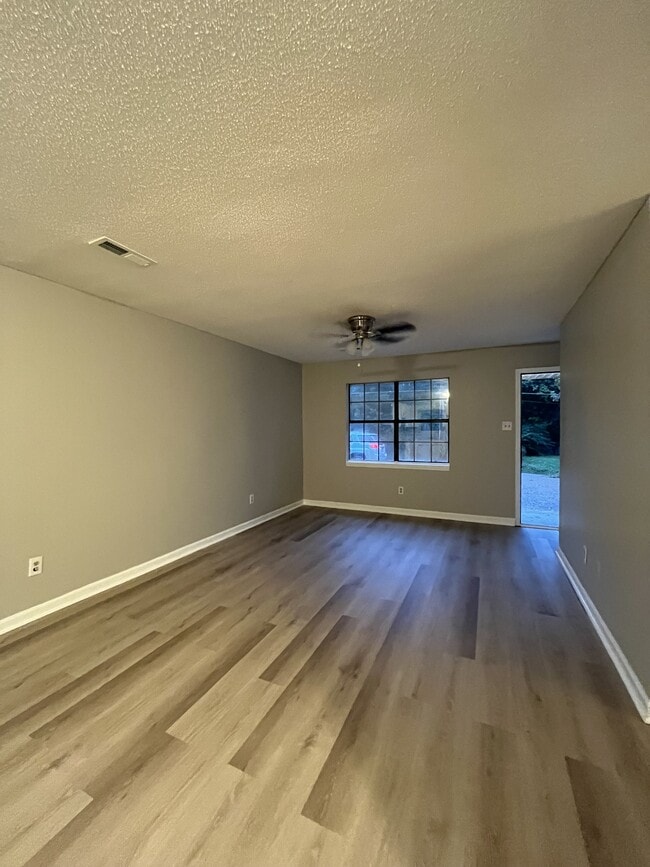 Photo - 270 N Main St