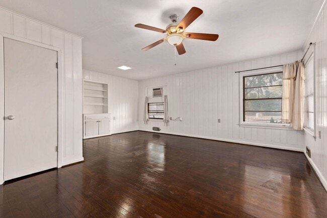 Photo - Live Close to Campus! 4 Bed/2 Bath Available for August 2026 Move-in!