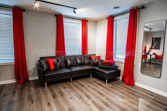 Photo - 413 W Depot Ave