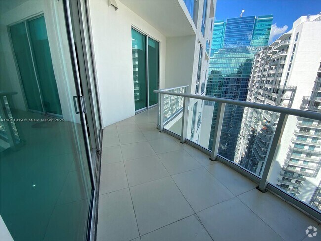 Building Photo - 300 S Biscayne Blvd Unit PH-3905 Rental