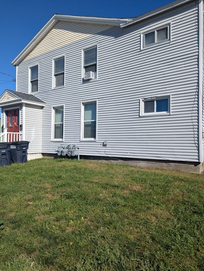 Building Photo - 16 Eagle St Unit D
