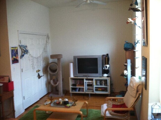 Building Photo - 2519 W North Ave Unit 3F Rental