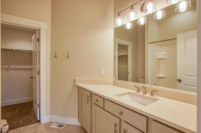 Photo - 602 E Fort Union Blvd