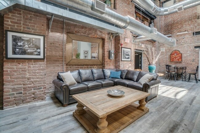 Photo - American Tobacco Center