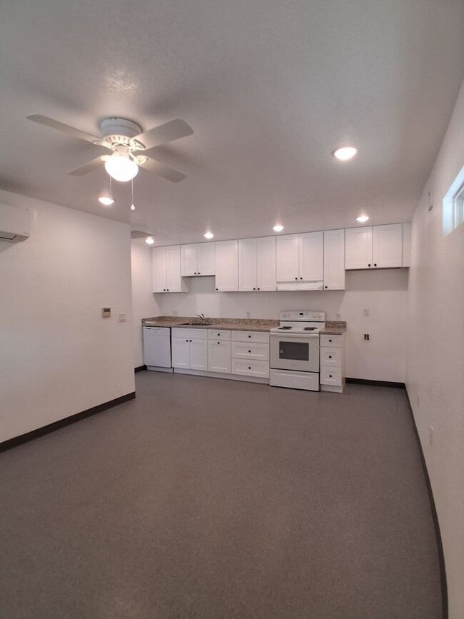 Photo - 4864 E University Ave Unit C