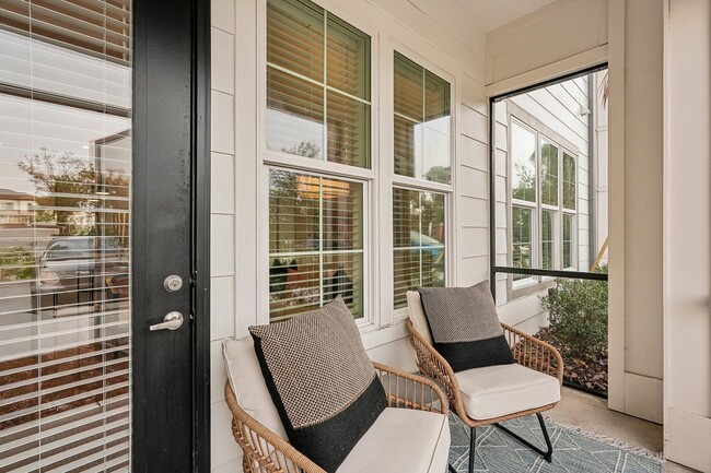 Welcome to year-round outdoor living - Tapestry University Park Apartments