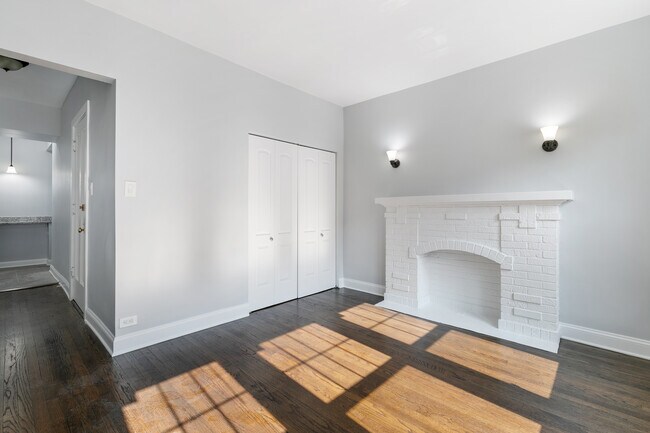 Photo - 1110 W Glenlake Ave Unit 1