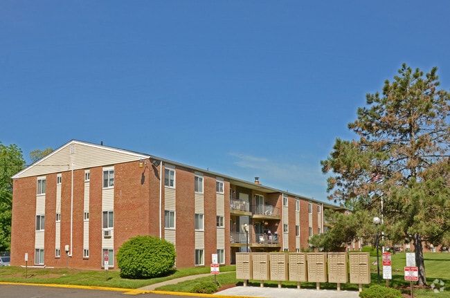 Building Photo - Pennsbury Woods Rental