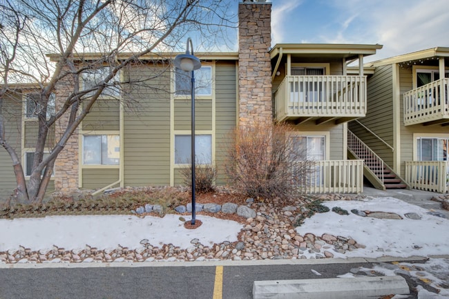 Building Photo - 2BR/2BA Charming Condo in Denver!
Available Now! Unit E202