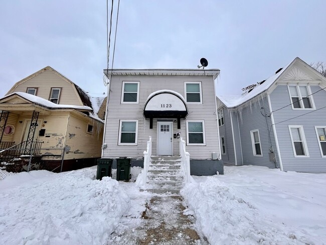 Building Photo - 1123 Pine St Unit #2