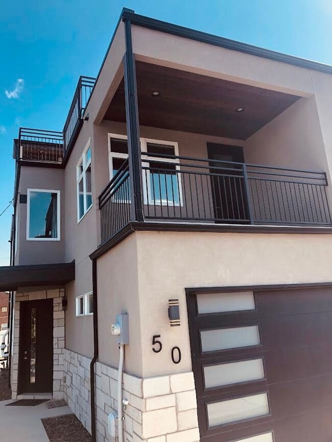 Building Photo - Beautiful 3 Bed, 4 Bath Home, Stunning Views from Rooftop Deck, D-12, close to DT and Military