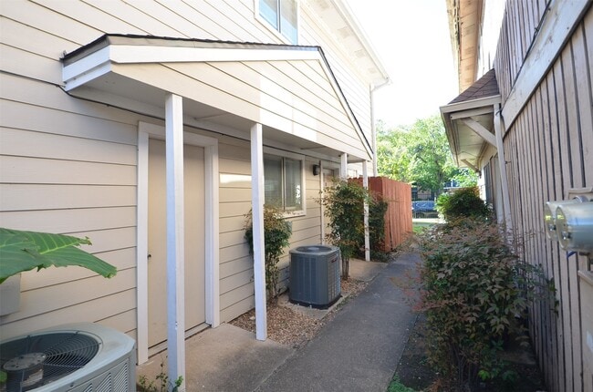 Building Photo - 5993 Allday Dr Unit B