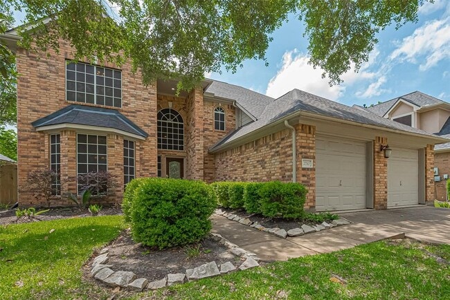 Photo - 2710 Five Oaks Dr House