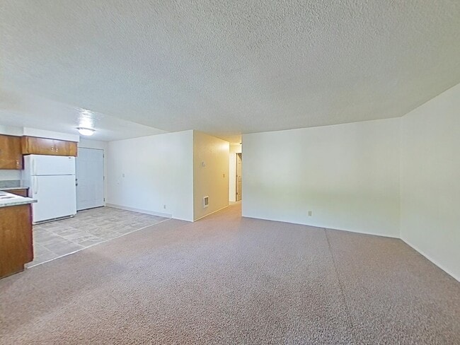 Photo - FALL SPECIAL ~ $1010 OFF FIRST MONTH RENT Unidad 2995 NW Glenridge