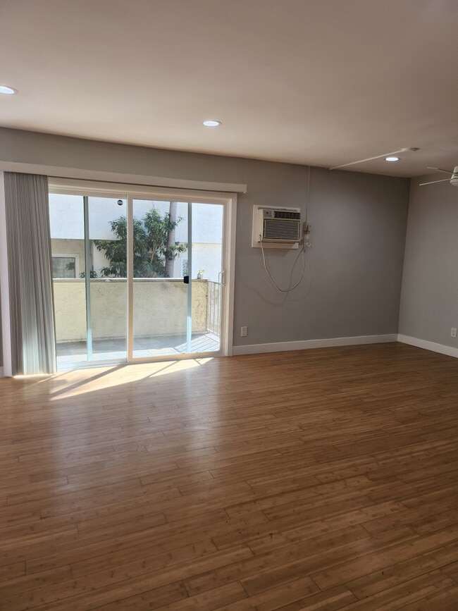 Unit 9 - 10949 Fruitland Dr