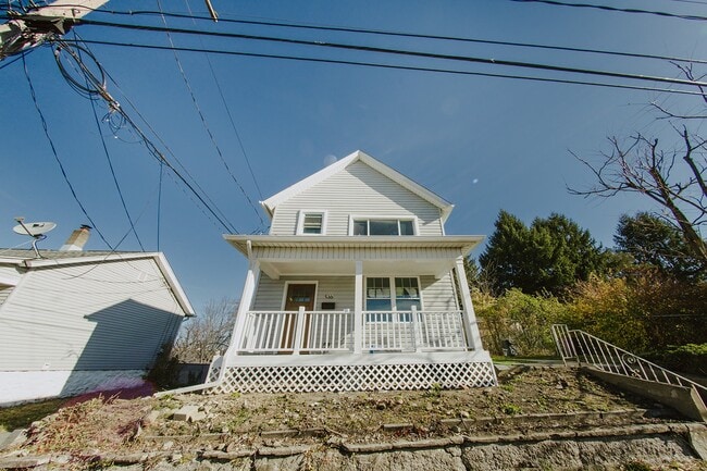 Building Photo - 955 E Elm St Rental