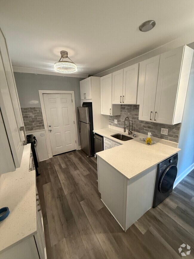 Building Photo - 1421 W Hutchinson St Unit 1415-1417-GDN Rental