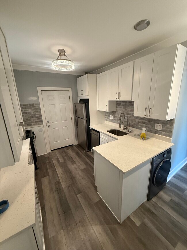 Photo - 1421 W Hutchinson St Apartments Unit 1415-1417-GDN