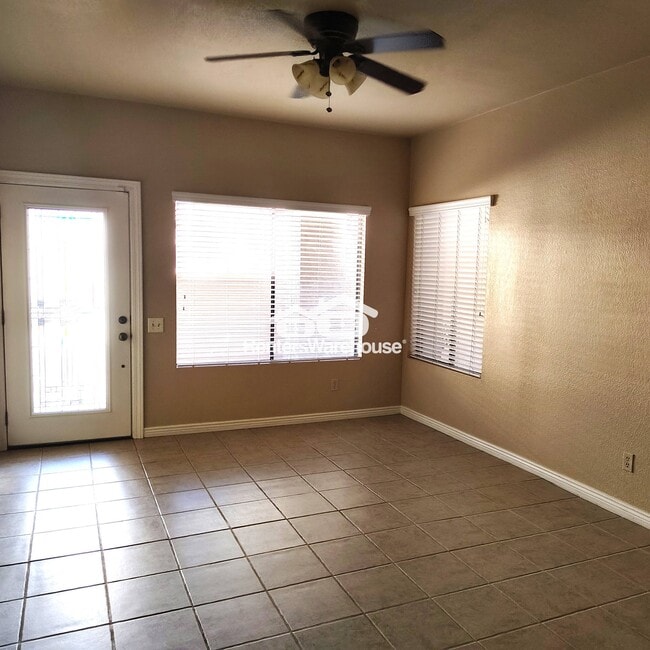 Building Photo - 2035 S Elm St Rental