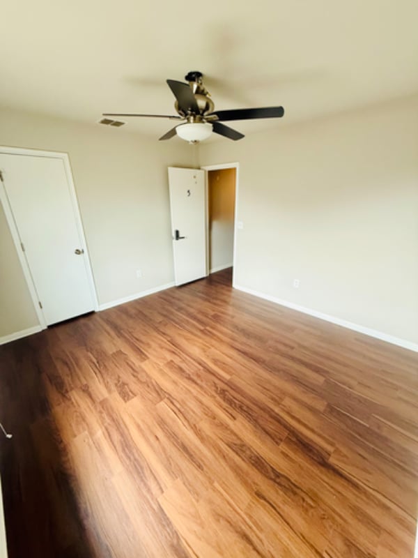 Photo - 400 Eagle Brook Ln