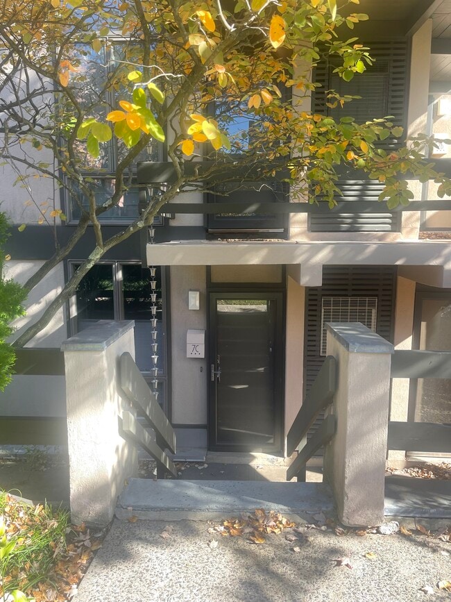 Photo - 7 Hughes Pl Unidad 7C