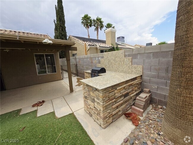 Building Photo - 925 Chaps Cir Rental