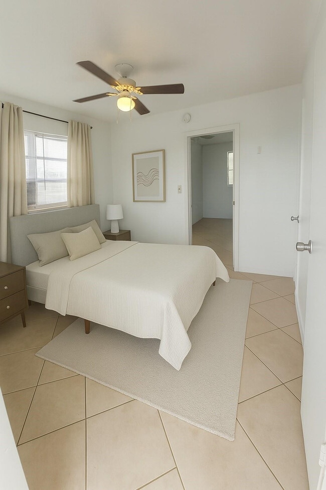 Photo - 1960 St Unit 12