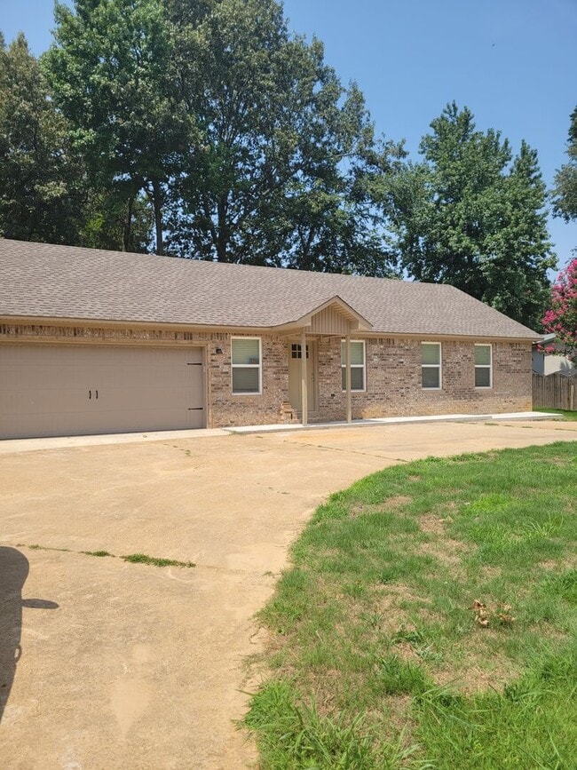 Building Photo - Brand New 3 Bedroom 2 Bathroom Home