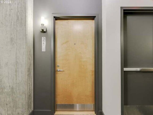 Photo - 1926 W Burnside St