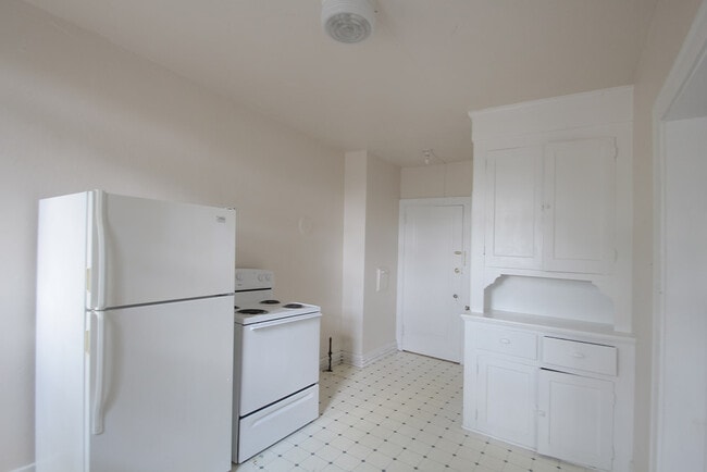 Photo - 8003 St Lawrence Ave Unit 8003