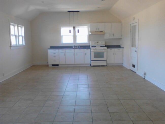 Photo - 205 N Cedar St