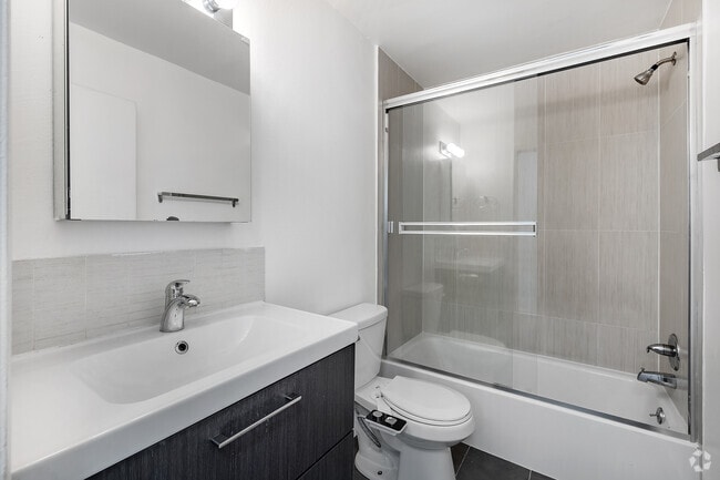 1BR, 1BA - 650SF - Bathroom