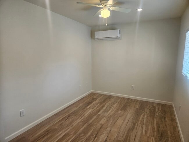 Dormitorio - 17140 Rayen St