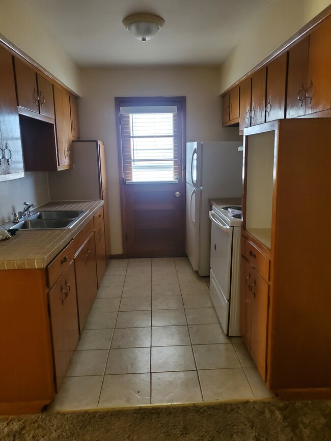 Photo - 1258 E Elm St Unit 2