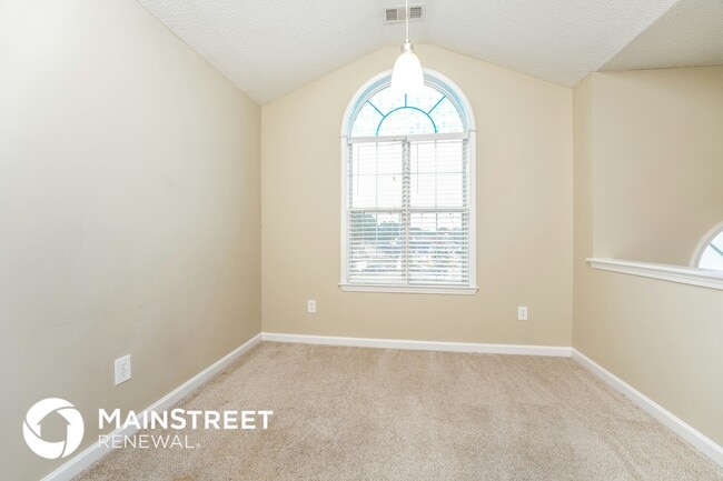 Photo - 573 Ransom Way