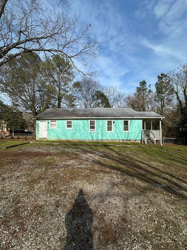 Building Photo - In town - 3 Bedroom, 1 bathroom house move-in ready